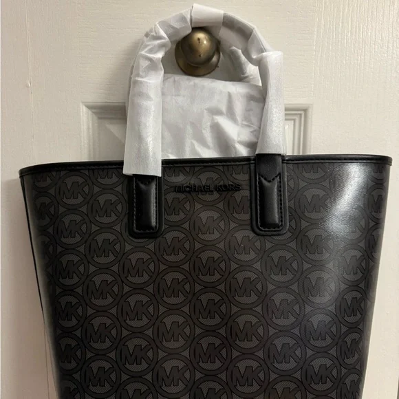 ๐๐NWT- Brand New Michael Kors Black Monogram Tote Bag with Leather Trim๐๐ - Picture 1 of 2